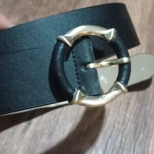 Talbots black leather belt has black & gold buckle  can be worn for any occasion